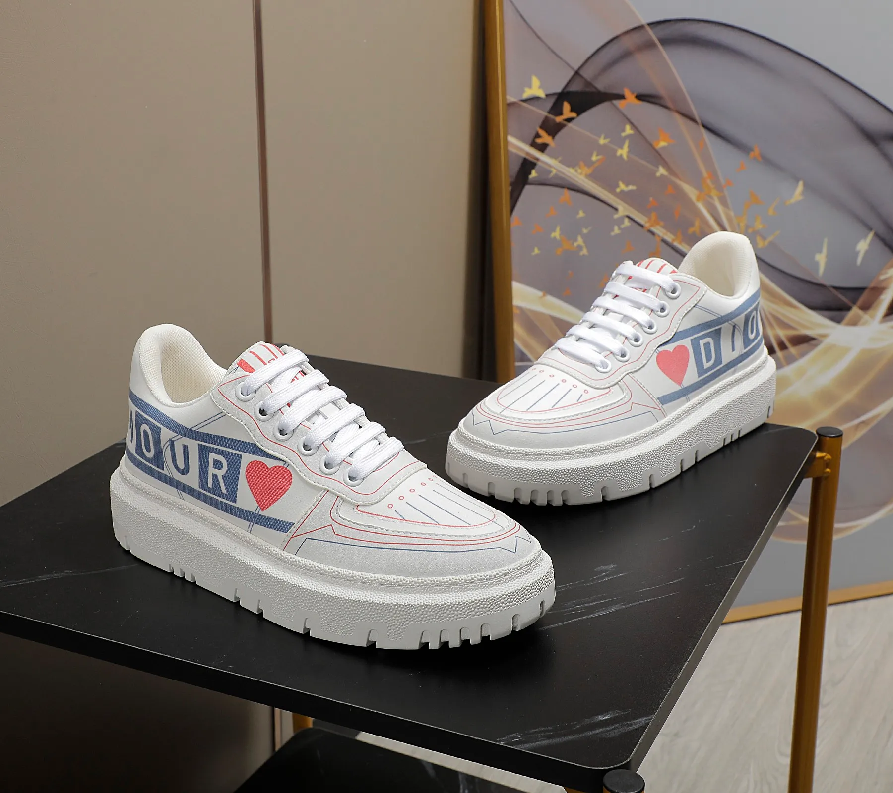 👟👟Ex-factory price 480👟👟 2021ssDior shell-toe casual white shoes, the latest letter strip layout with luminous colors, the same style as the ready-to-wear series 1️⃣Original mold opening 2️⃣Original cowhide➕Breathable mesh lining 3️⃣TPU evacuation outsole 4️⃣Injection-molded latex cowhide feet 5️⃣Full set of packaging at the counter, code number 35-40 (41 can be customized)